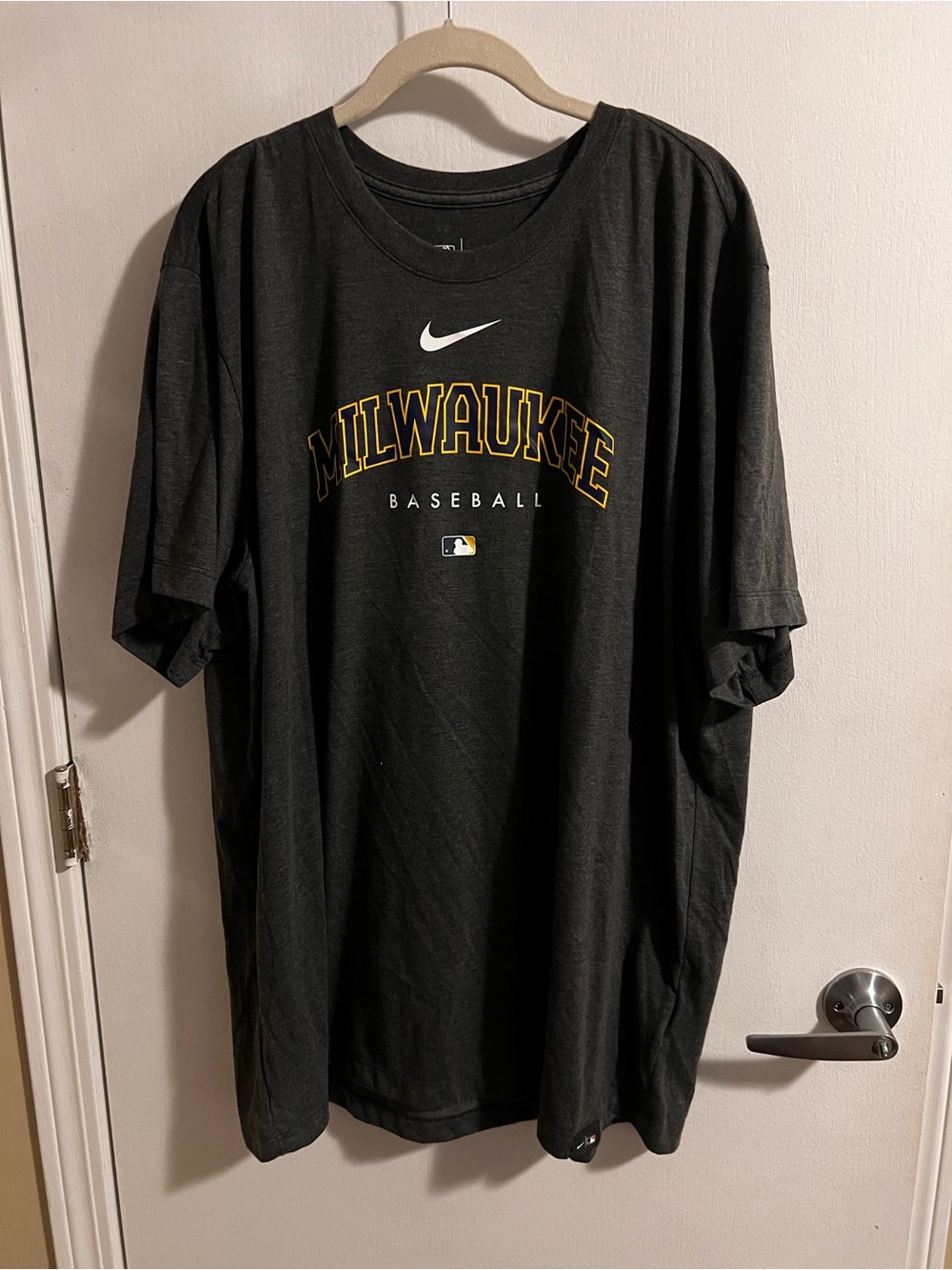 Milwaukee Brewers Nike gray T-shirt size XXL